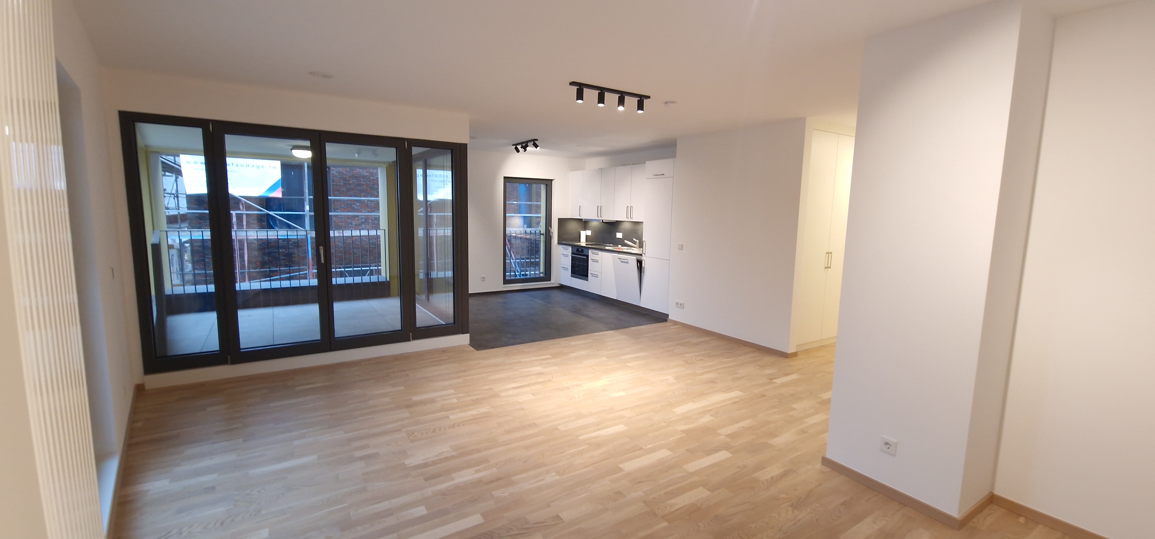 2 Bedrooms Bedrooms, ,Apartment,For Rent,rue de la Gare,1,1062