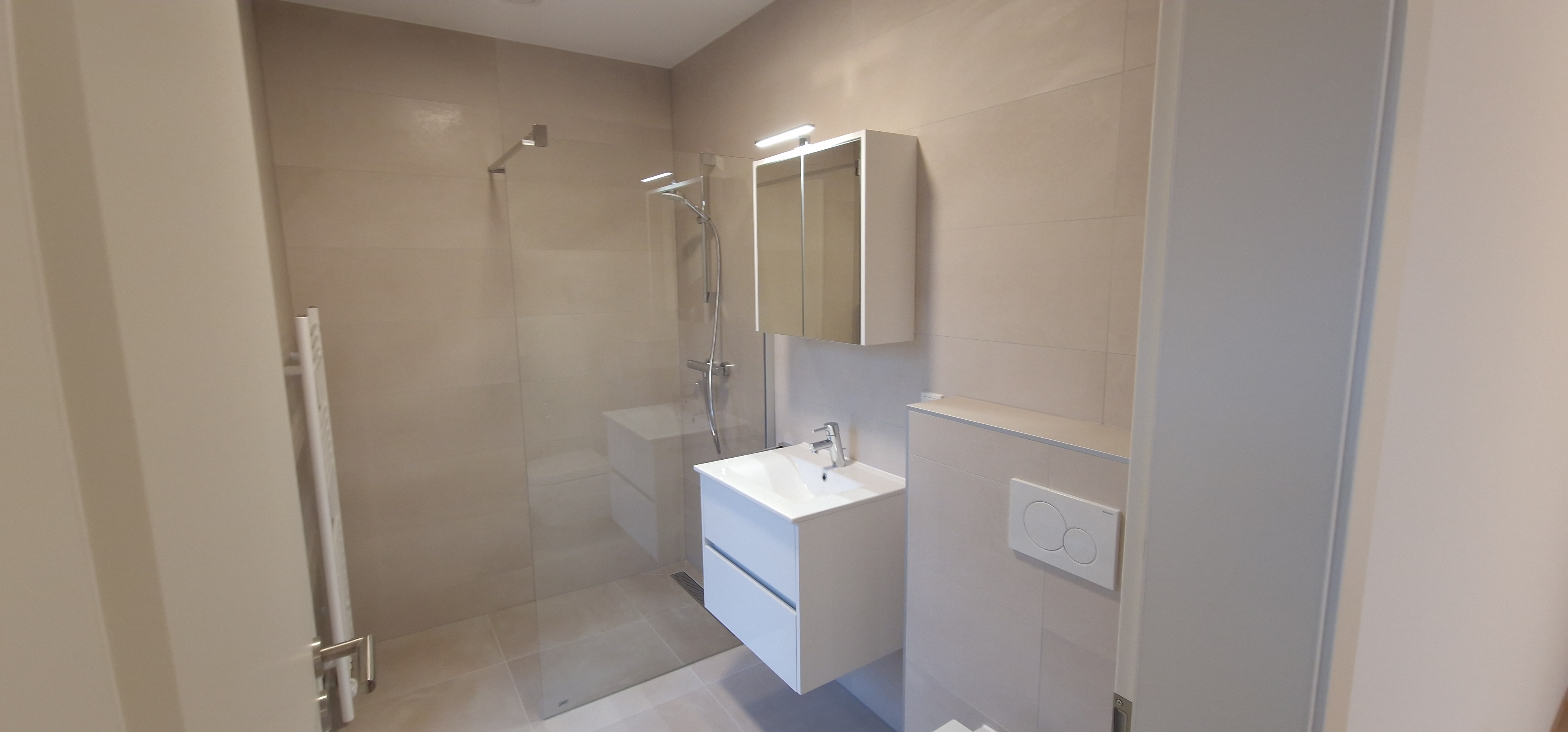 2 Bedrooms Bedrooms, ,Apartment,For Rent,rue de la Gare,1,1062