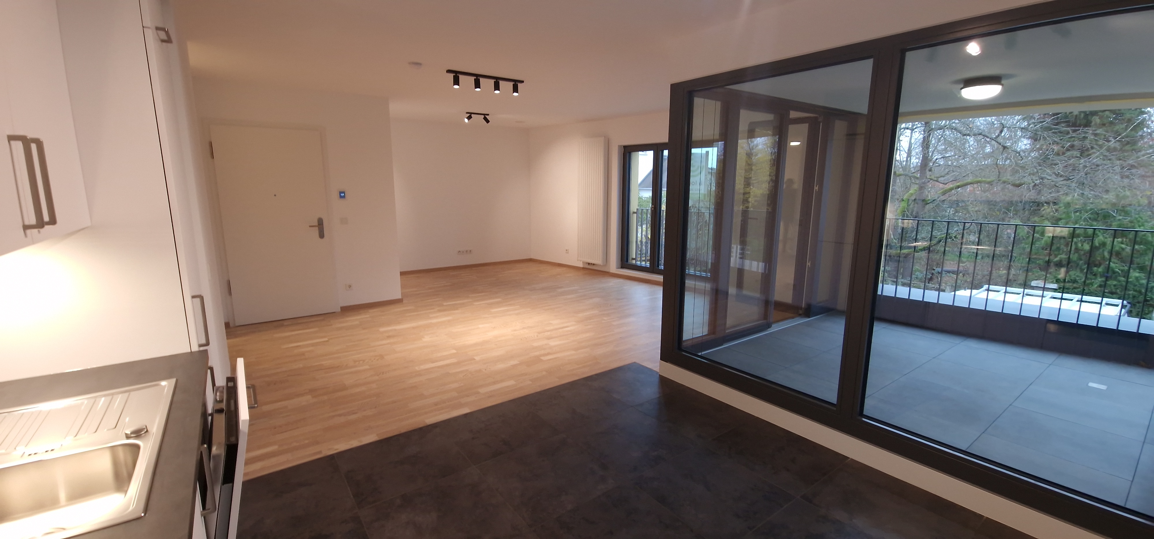 2 Bedrooms Bedrooms, ,Apartment,For Rent,rue de la Gare,1,1062